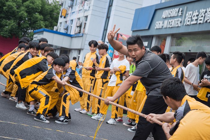 <b>杭州万通汽车学校拔河比</b>