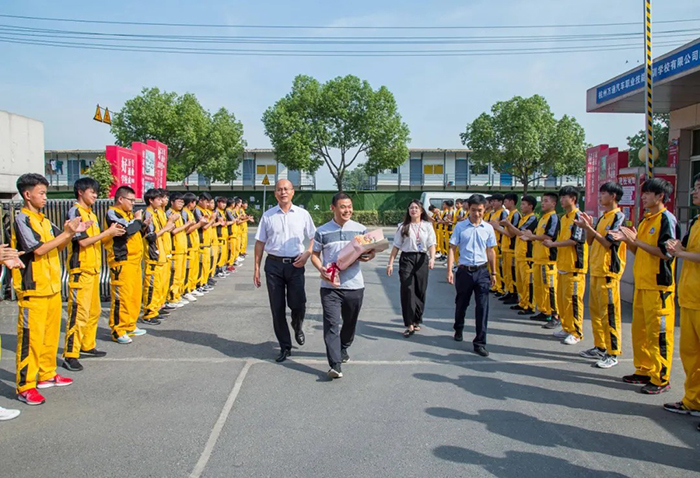 <b>【大师驾到】汽修行业顶</b>