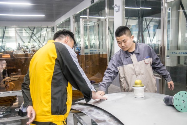<b>汽车钣喷教学，专业成就技术</b>