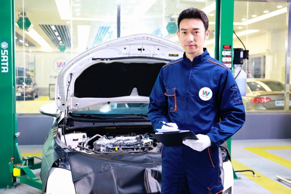 <b>初高中毕业学汽修怎么样</b>