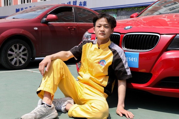 <b>见义勇为and技术狂人，给这位正能量少年点赞</b>