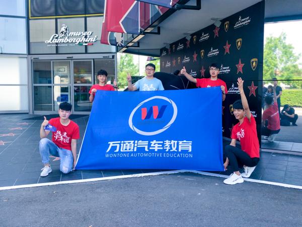 <b>极速少年团技游欧洲，揭开兰博基尼神秘面纱</b>