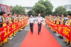 <b>零距离对话汽修大师，一起探索汽修奥秘</b>