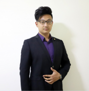 <b>就业学子杨粟：放弃一本大学，选择更好未来</b>