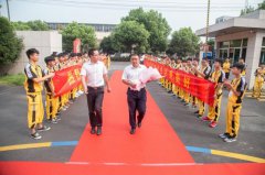 <b>汽修名师冯国栋走进杭州万通</b>